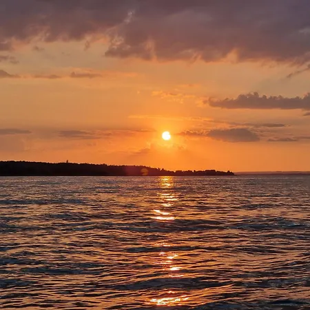Balaton-parti Kertes Nyaralo Keszthely