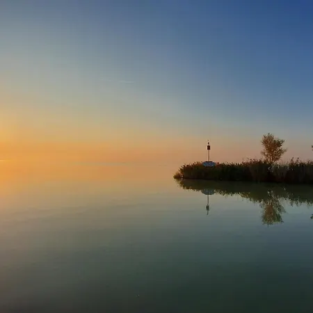 別荘 Balaton-parti Kertes Nyaralo